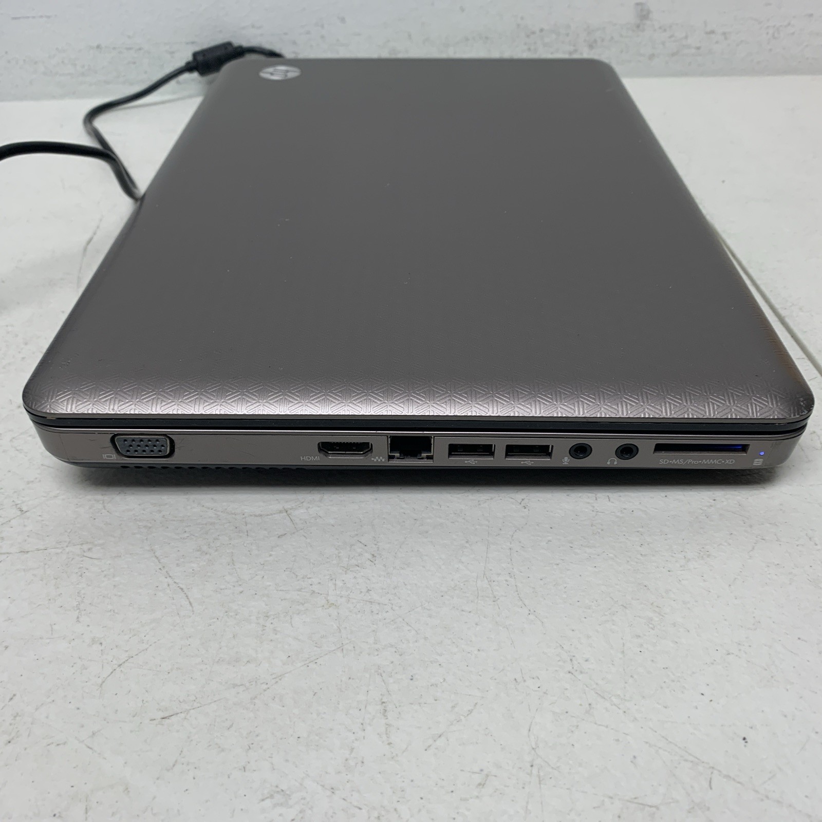 HP NOTEBOOK G42- AMD Athlon P340 3GB Ram 320gb Hhd Wind 10 Home No Activated