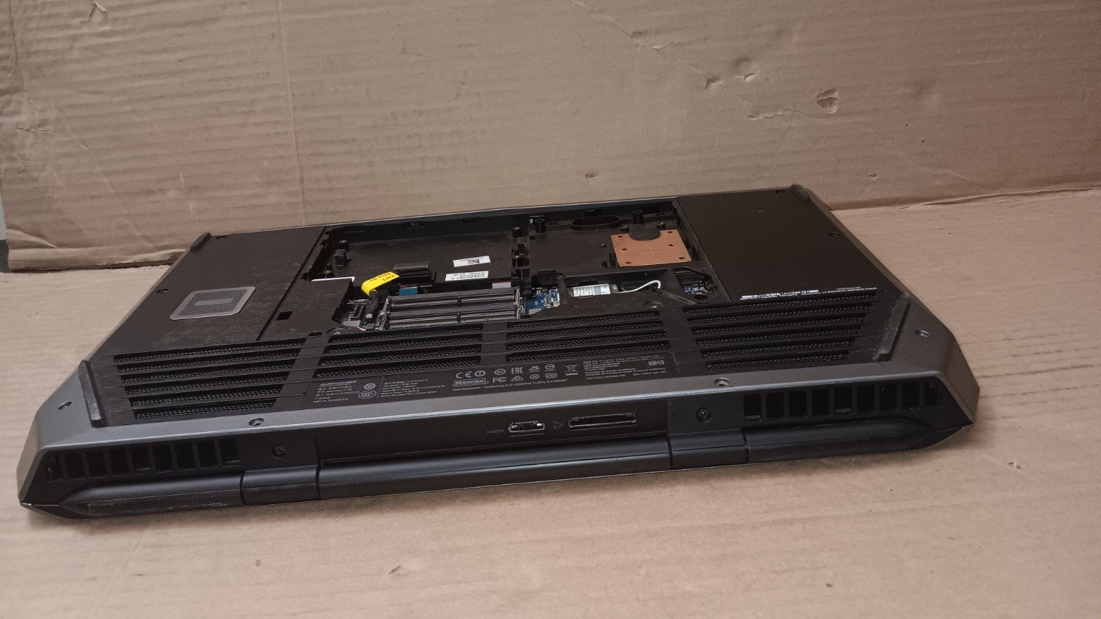 Dell Alienware 17 R3 Gaming Laptop Core i7 Motherboard 17.3″ LCD Screen Parts
