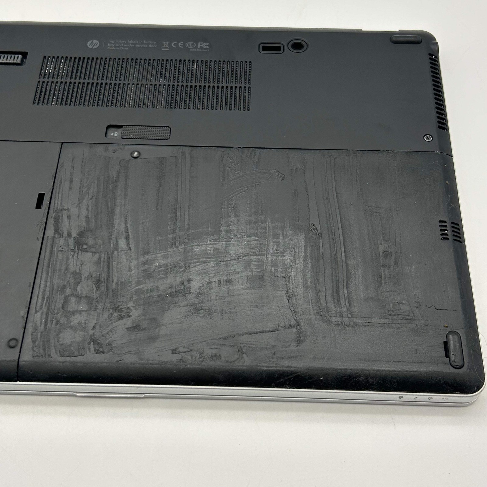 HP EliteBook Folio 9480m 14″ |Core i7 2.1GHz |8GB RAM |256GB| Silver w/ Charger