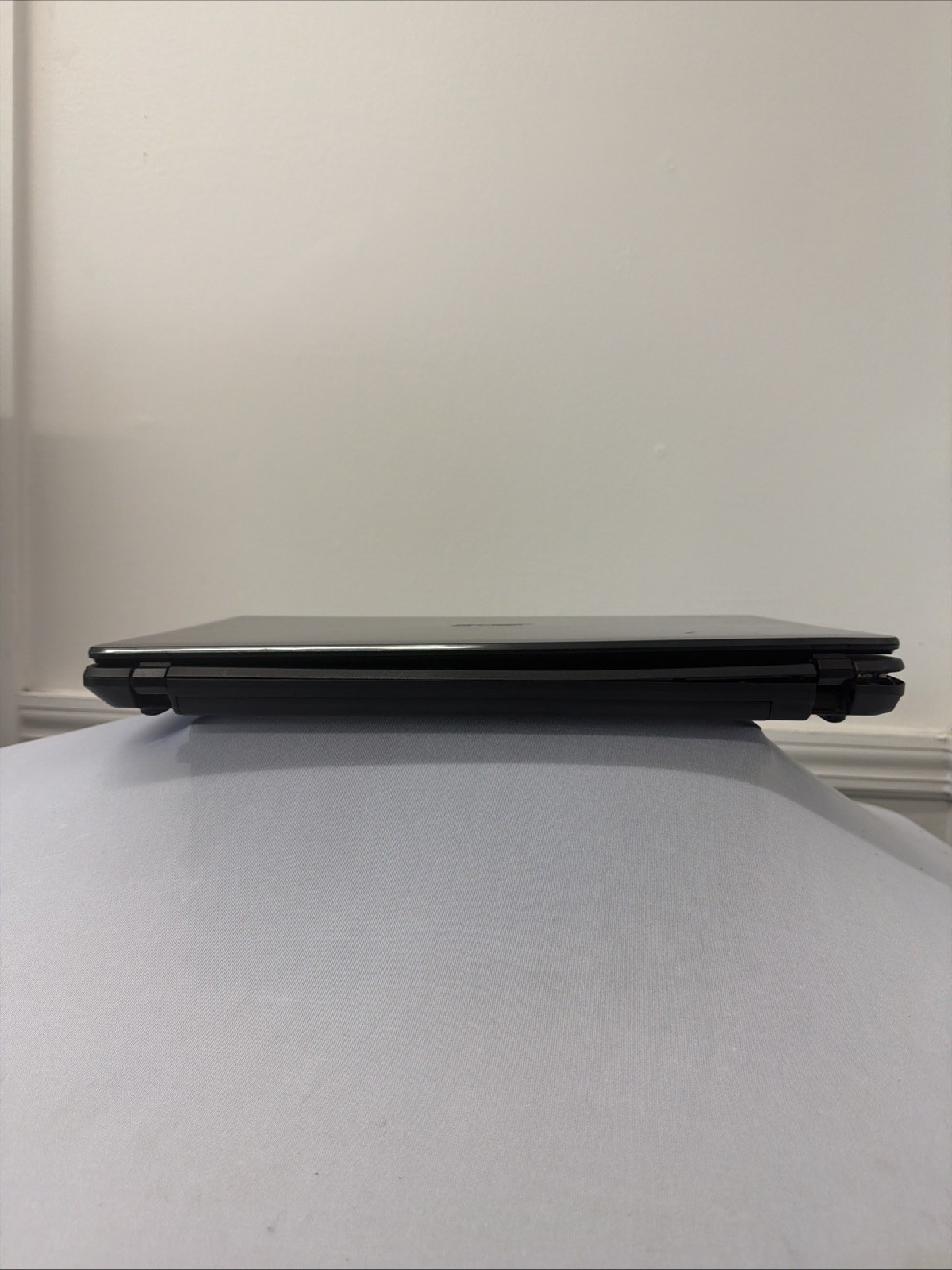 Acer Aspire E1-Q5WPH Laptop – Unknown if Screen is Good- Intel i3- Read Des