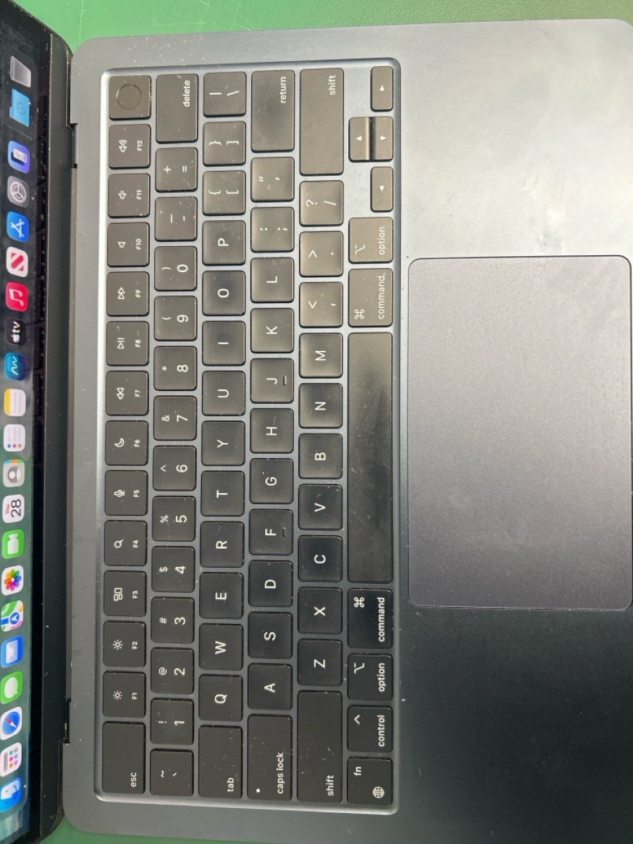 Apple MacBook Air 2022 A2681 13in M2 8 Core GPU 8GB RAM 256GB (EZ5002591)