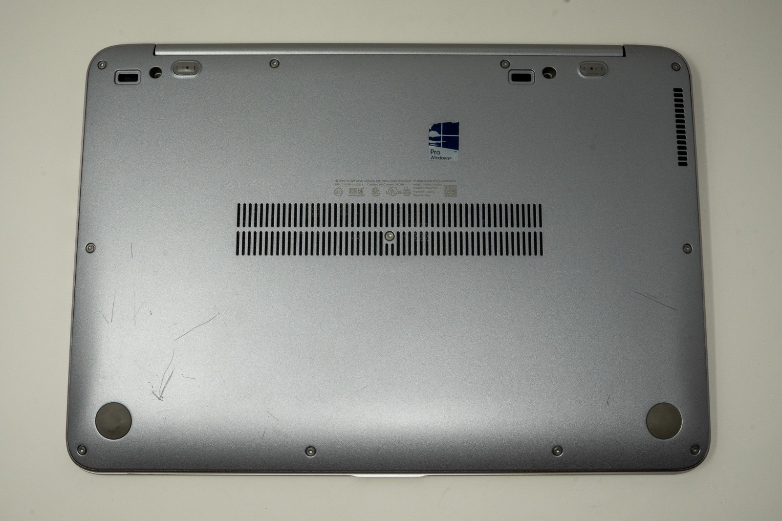 HP Elite Folio 1040 G3 i5 6200U 2.3GHz 8GB 256GB NVMe 14″ GRADE C Laptop Good ++