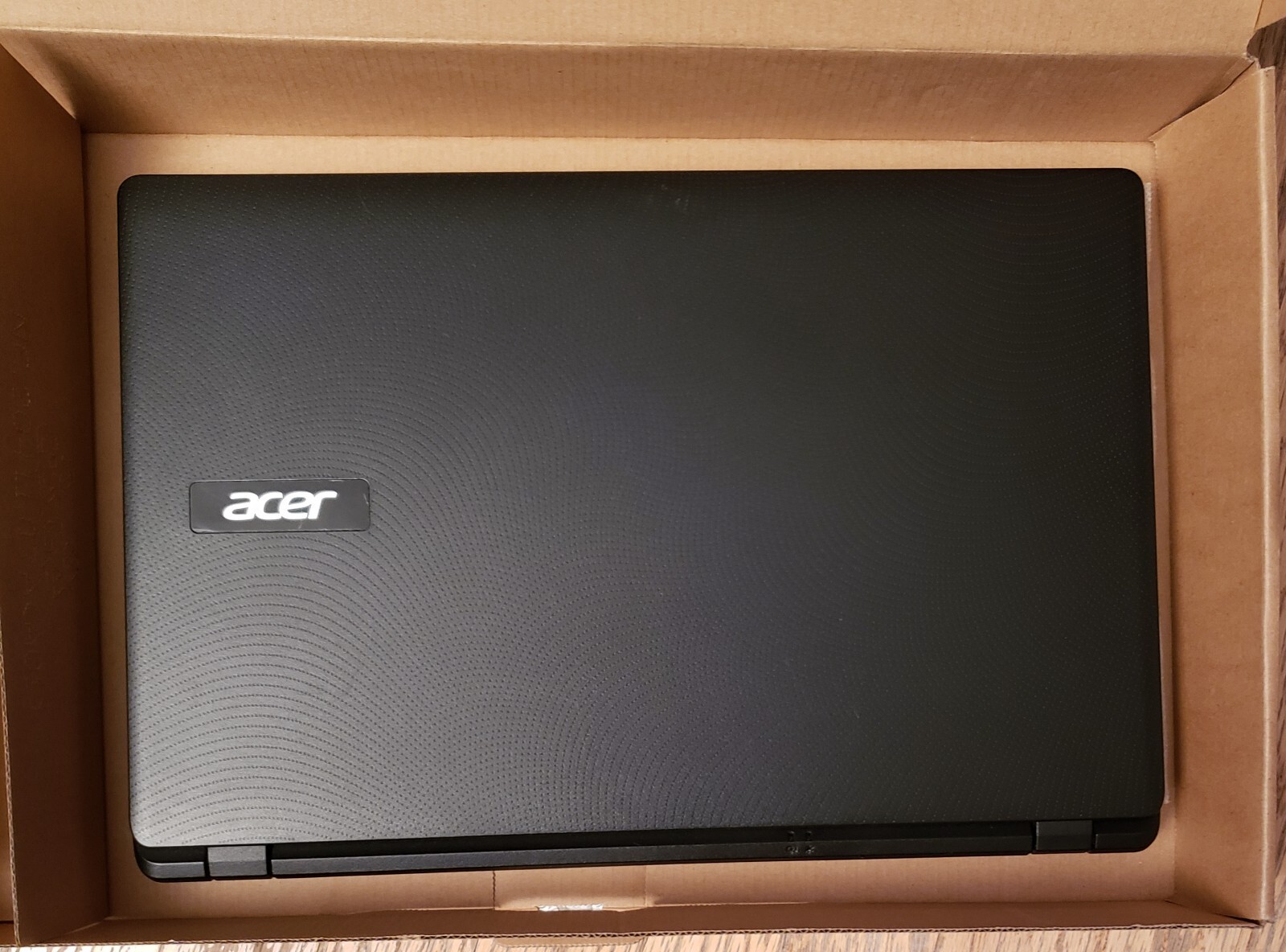 Acer Aspire E15 15.6” 500GB HD Graphic 5500 DVD 4GB DDR3 L Diamond Black Laptop