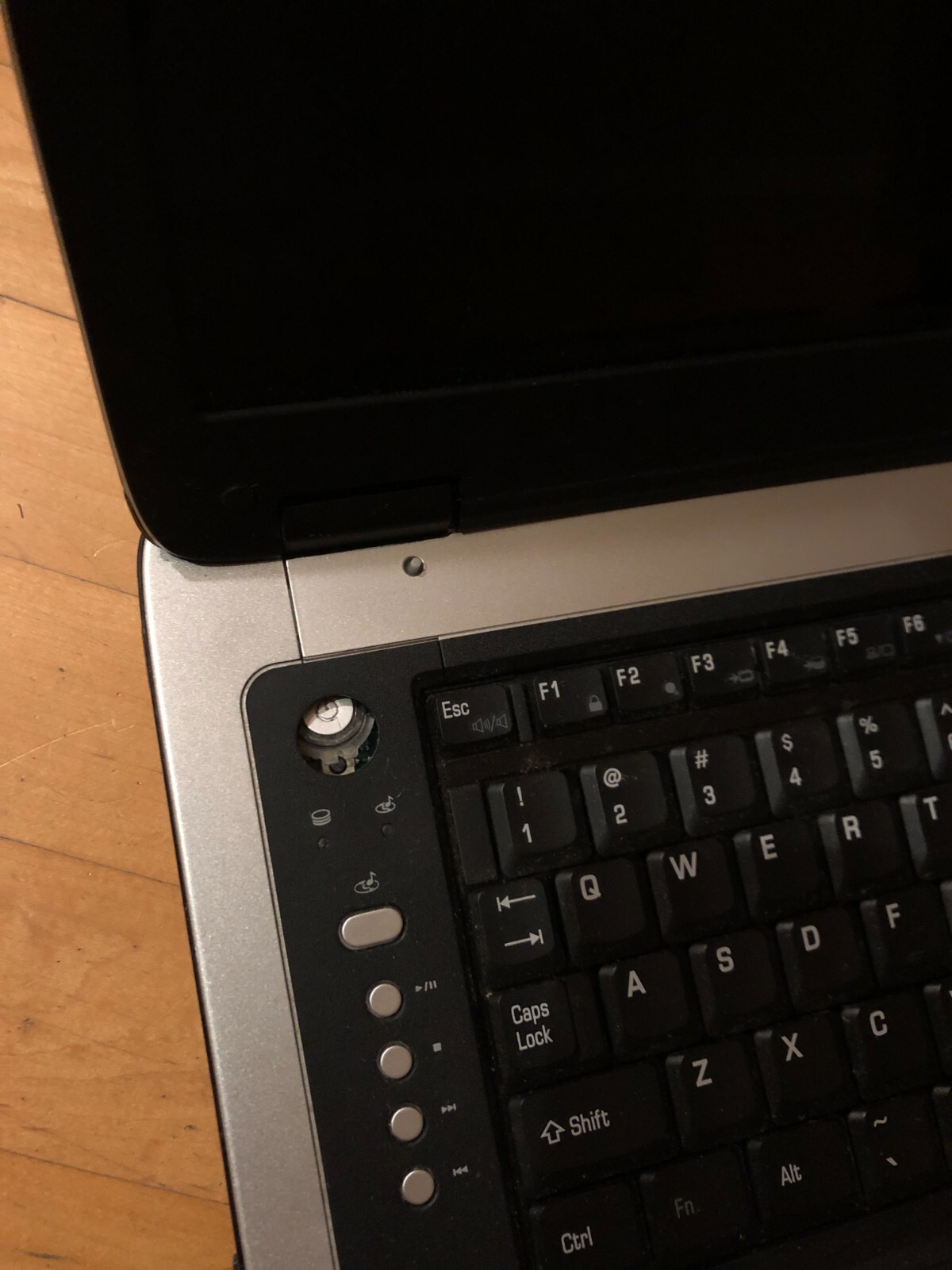 Toshiba Satellite A75-S125 laptop with Cisco-Linksys SRX400 wireless-G adapter