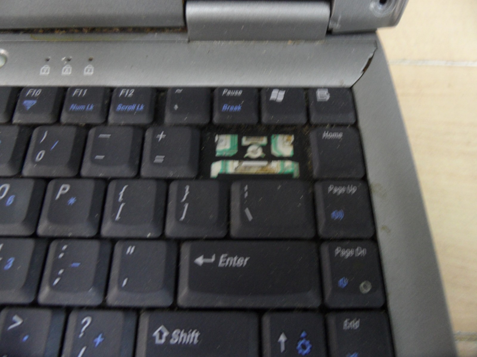 Dell Inspiron 1150 Laptop 4 Parts Booted Windows Hard Drive Wiped Key Missing *