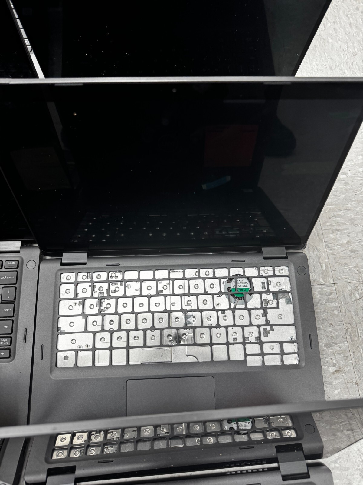 Lot of 12 X 5300 2-in-1 Core i7 8th Gen (Good motherboard and Damaged Screens)
