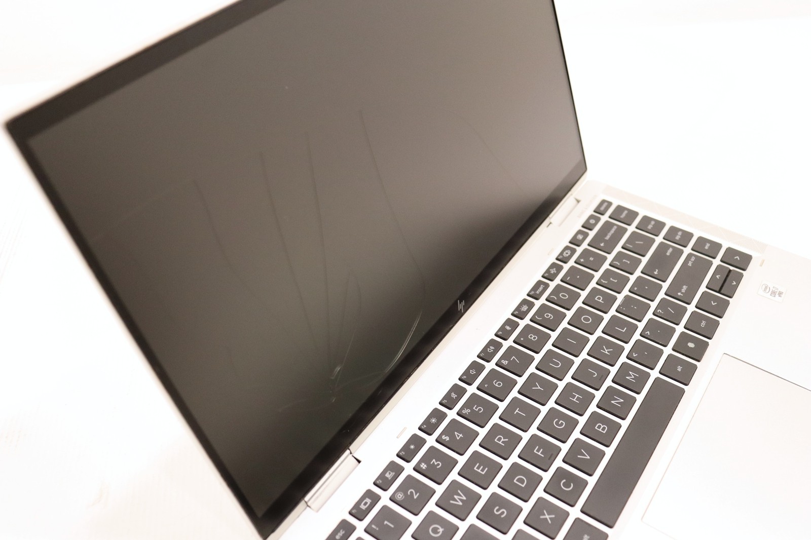 HP EliteBook X360 1040 G7 i7-0610U 16GB 256GB NVMe Windows 11 Pro – Cracked LCD