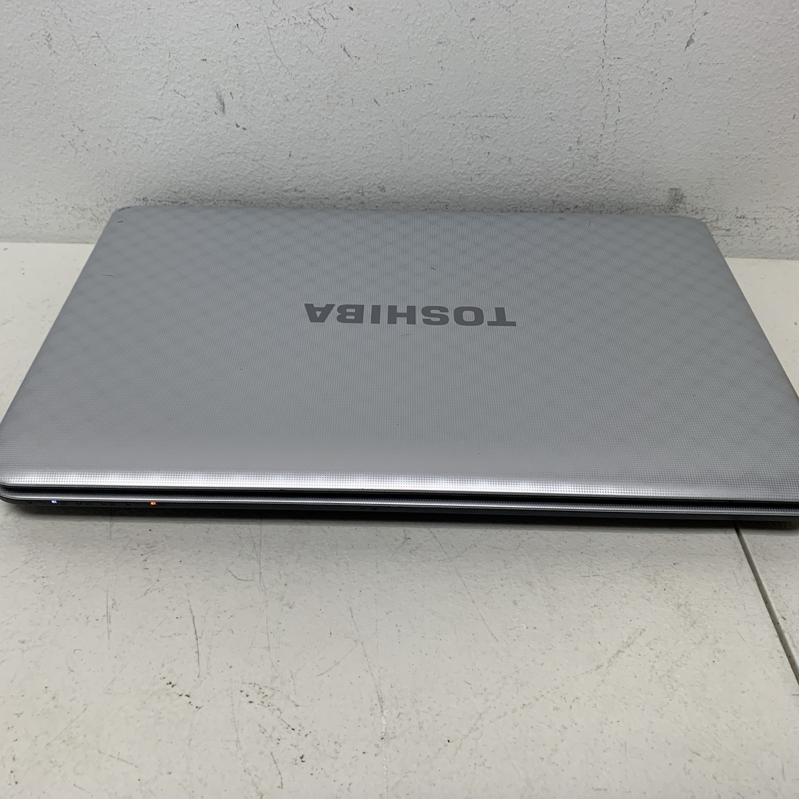 Toshiba Satellite L755-s5248 Intel Pentium B940 2 GHz 4GB Ram 128ssd Wind 10 Pro