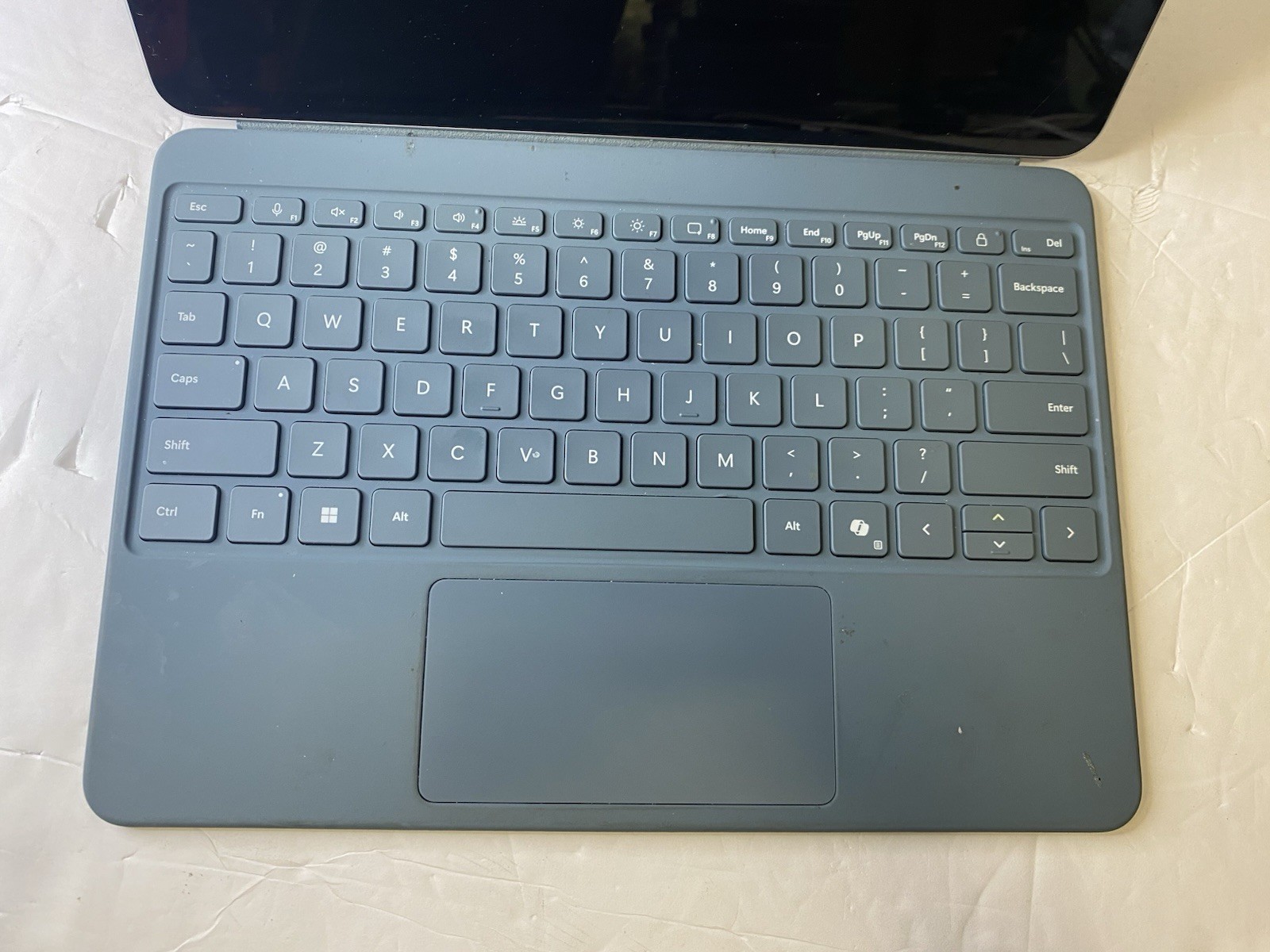 Microsoft Surface Pro 12″ Snapdragon X Plus 3.24GHz 16GB RAM 256GB SSD **READ**
