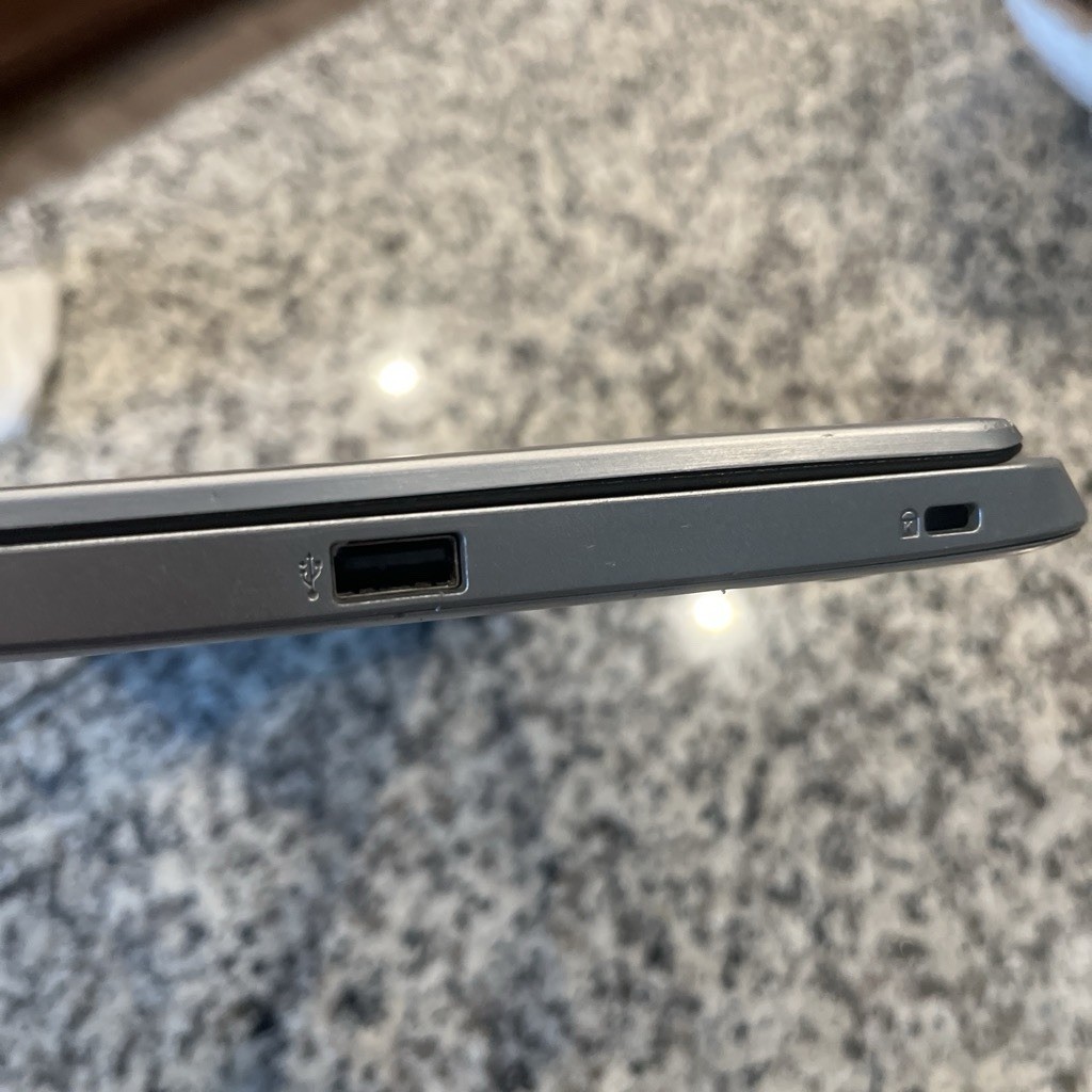 Acer Aspire 5 15.6″ (128 GB SSD, AMD Ryzen 3200U, 2.6GHz, 4GB) Laptop