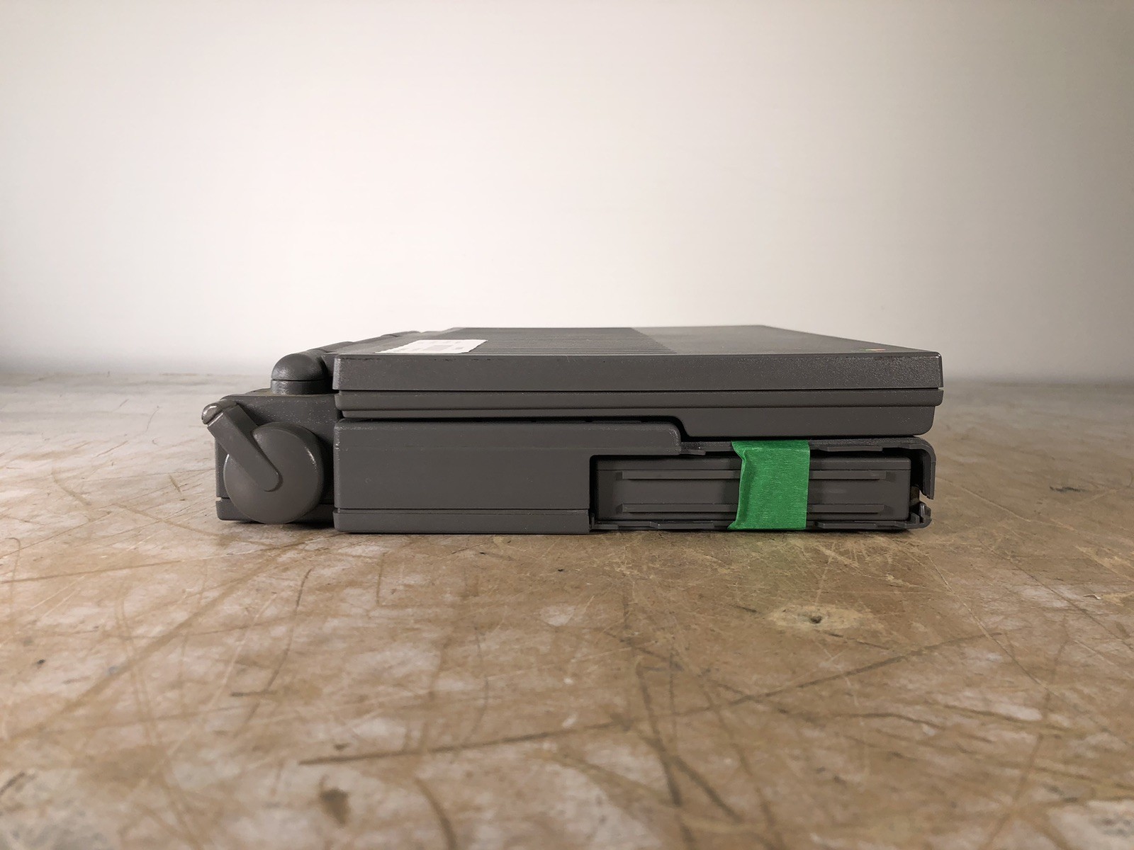 APPLE POWERBOOK 180 (M4440) 68030 @ 33Mhz, 4MB RAM, NO HDD/OS – (FOR PARTS)