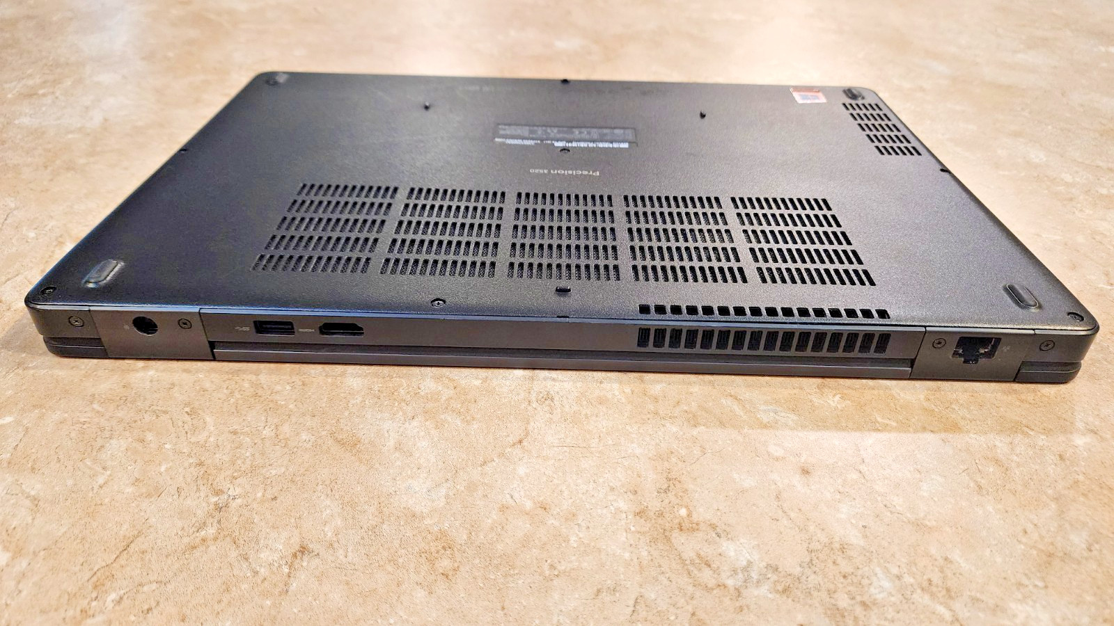 Dell Precision 3520 15.6″ Quad-Core i7-6820HQ 16GB RAM 256GB SSD Quadro M620