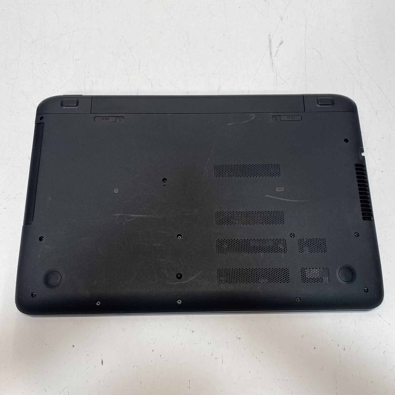 HP 17-p120wm 17.3″ Laptop AMD Windows 10