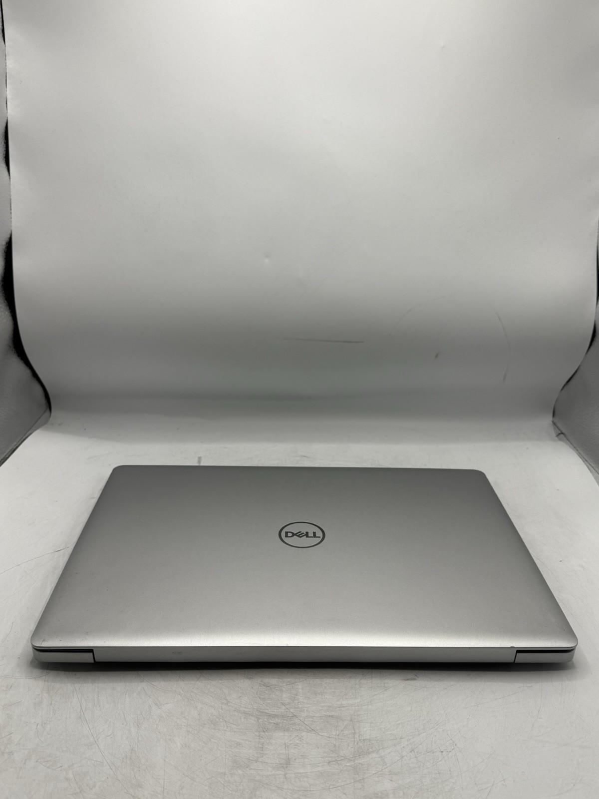 Dell Inspiron 5570 15.6” FHD Touch Intel Core i7-8550U 1.80GHz 4GB RAM READ