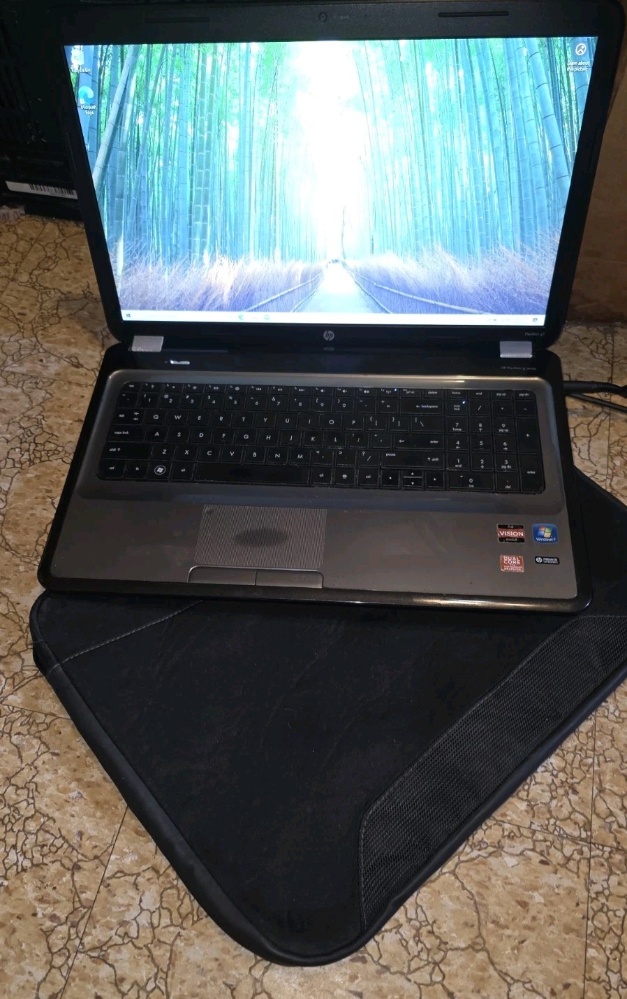 HP Pavilion g7-1316dx (500GB, AMD A4-3305M 1.90GHz, 4GB) 17″ Laptop Win10 w/Bag