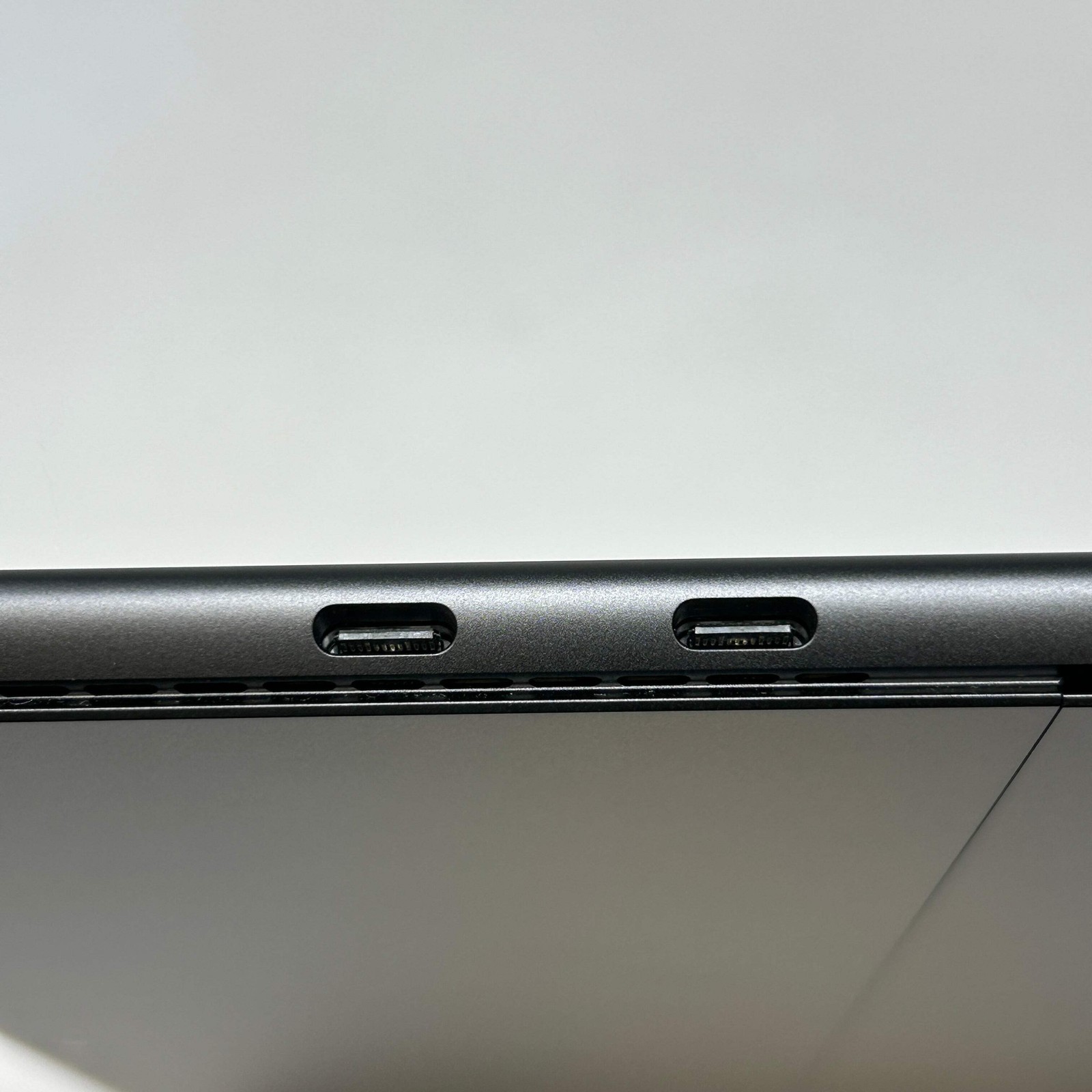 Microsoft Surface Pro 11 2076 13″ Snapdragon X Elite 3.4GHz 16GB RAM 1TB SSD