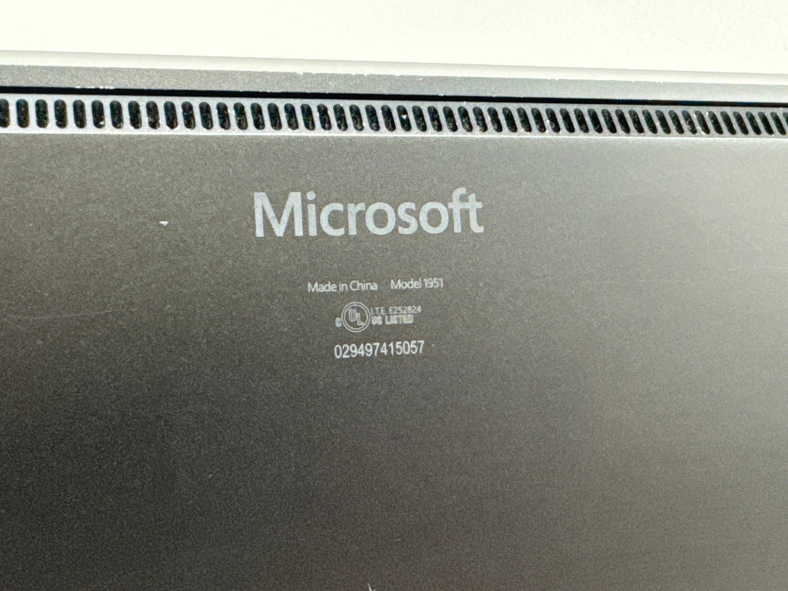Microsoft Surface Laptop 4 13.5″ i5-1145G7 8GB 512GB SSD Works Good – Bad USB Po