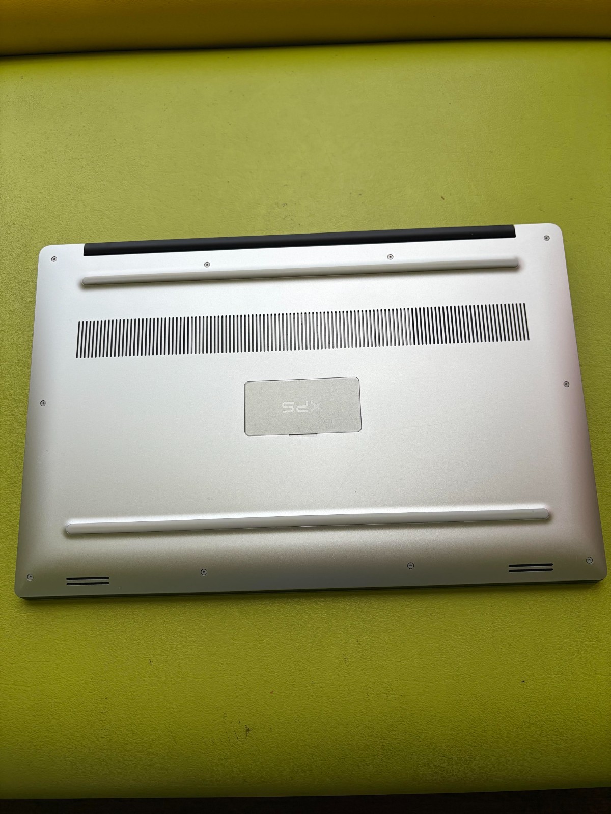 DELL XPS 15 7590 INTEL CORE i7-9750H 1TB SSD 32GB OF RAM BATTERY HEALTH IS GOOD