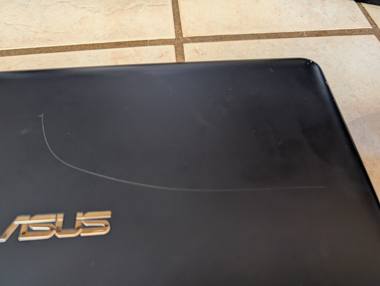 ASUS EeeBook X205T / X205TA 11.6″ Laptop w/ Charger – Works Only Plugged In