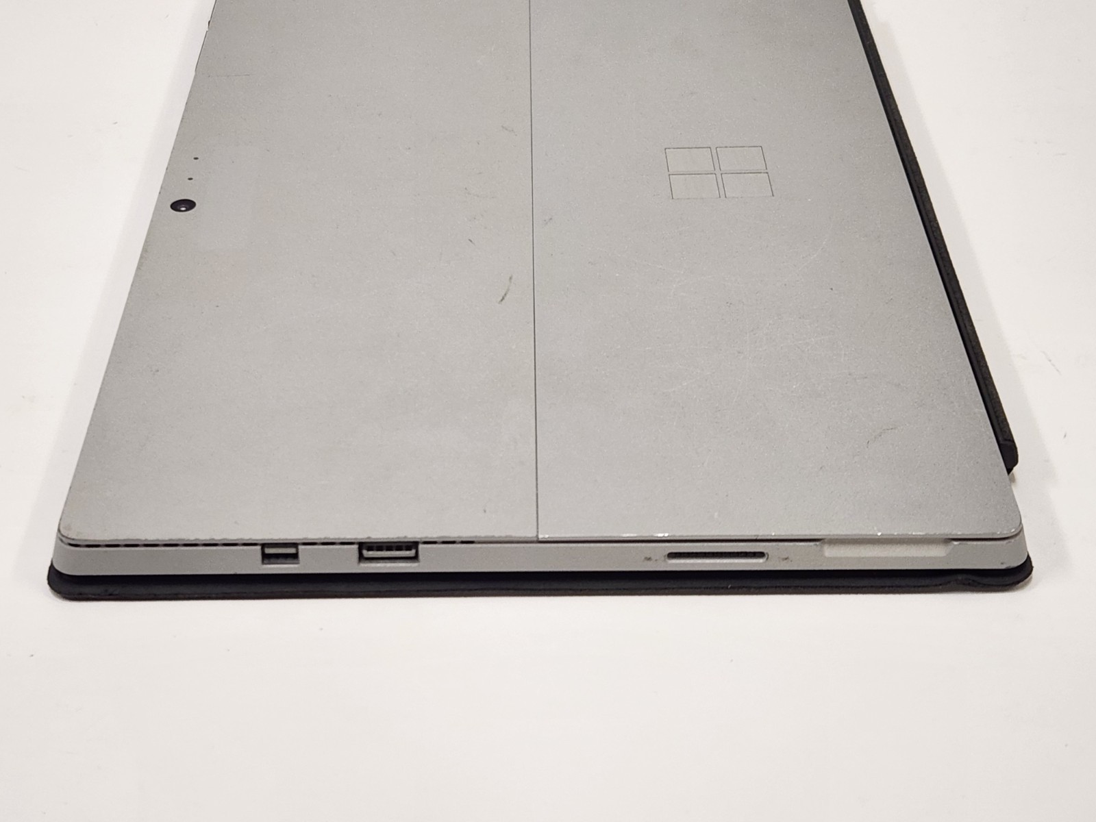 Microsoft Surface Pro 4 1724 12.3″ i5-6300U 4GB 128GB Win 10 w/ Keyboard 174 cyc
