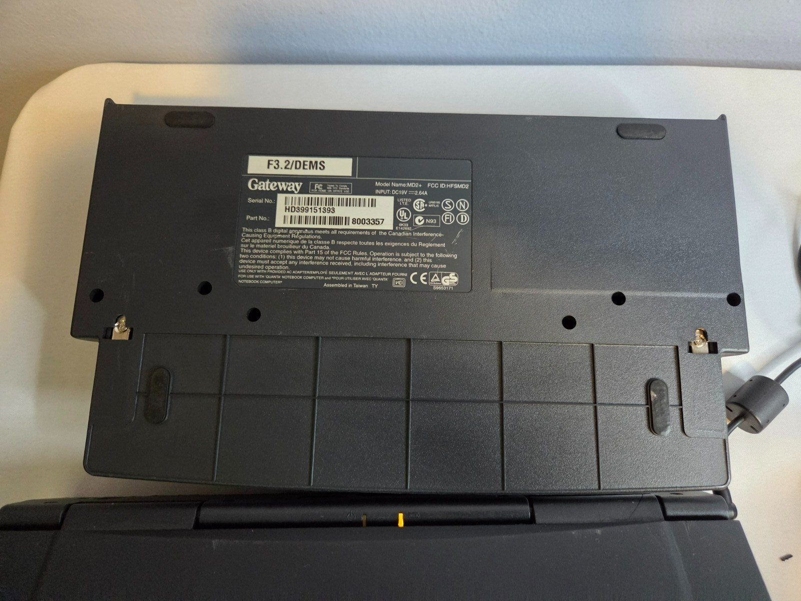2 Gateway 2000 Solo 2300 Laptops, Power Supply & Dock Terminal READ UNTESTED