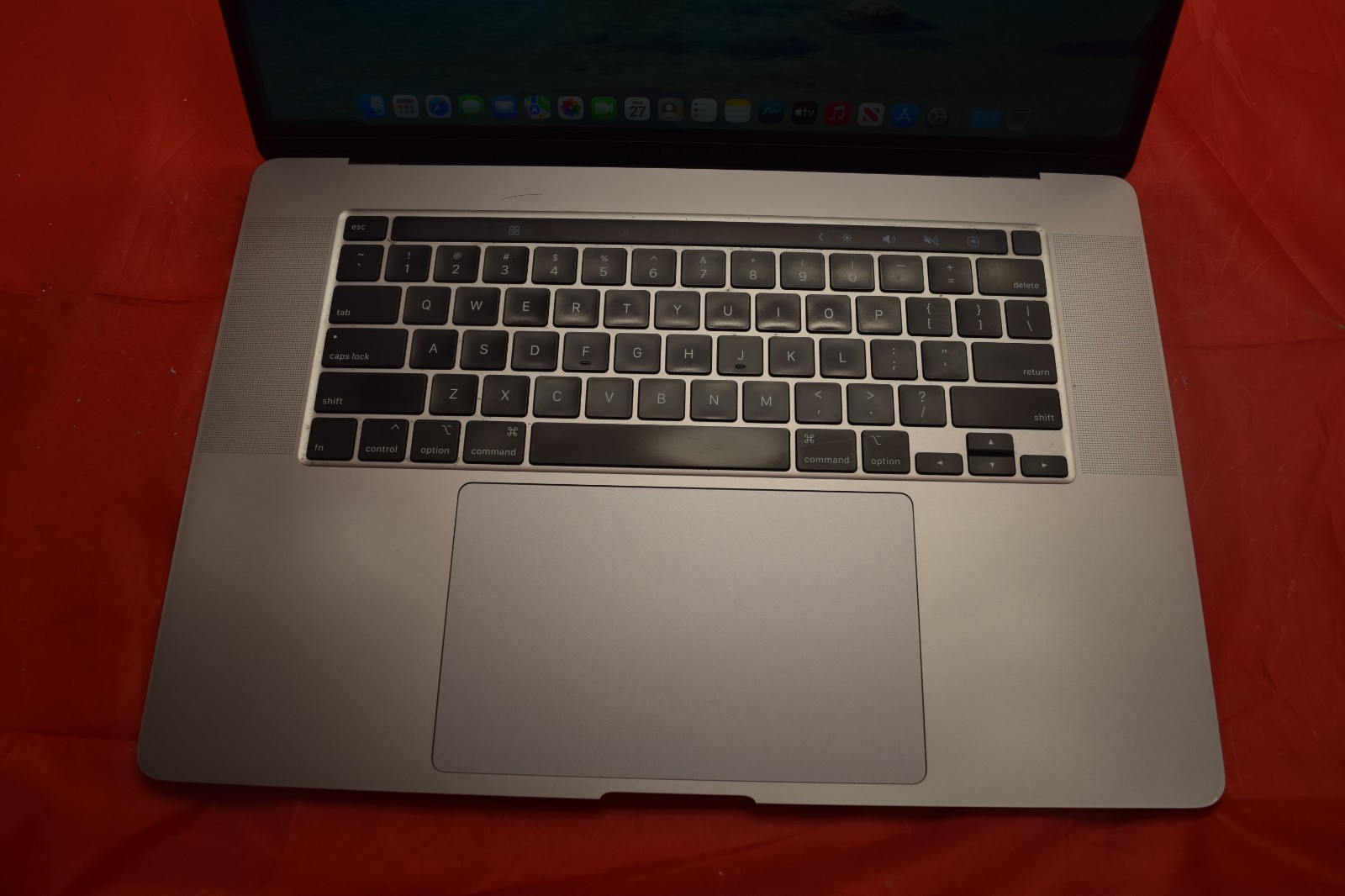 2019 Apple MacBook Pro A2141 16″ Core i7 2.60GHz 32GB DDR4 1TB SSD macOS Tahoe