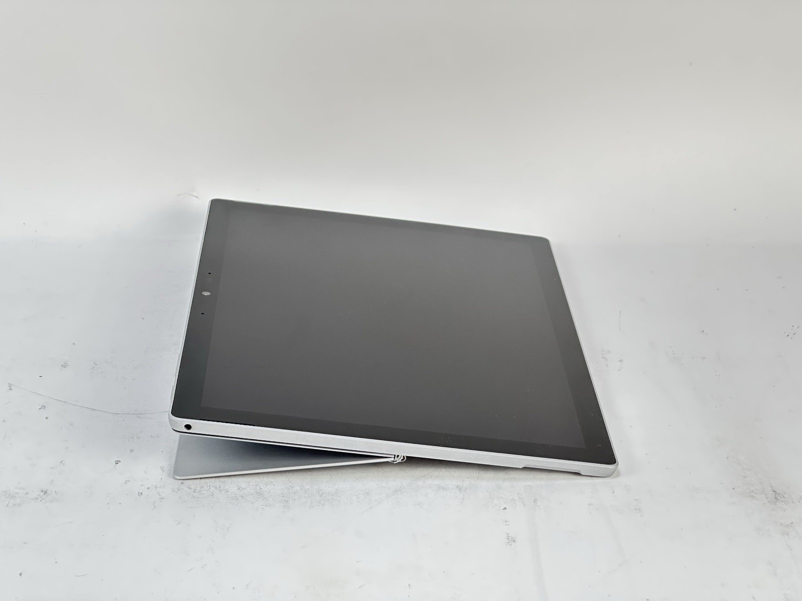 Microsoft Surface Pro 7+ 12.3″ 2736 x 1824 Intel i5-1135G7 8GB LPDDR4 256GB SSD