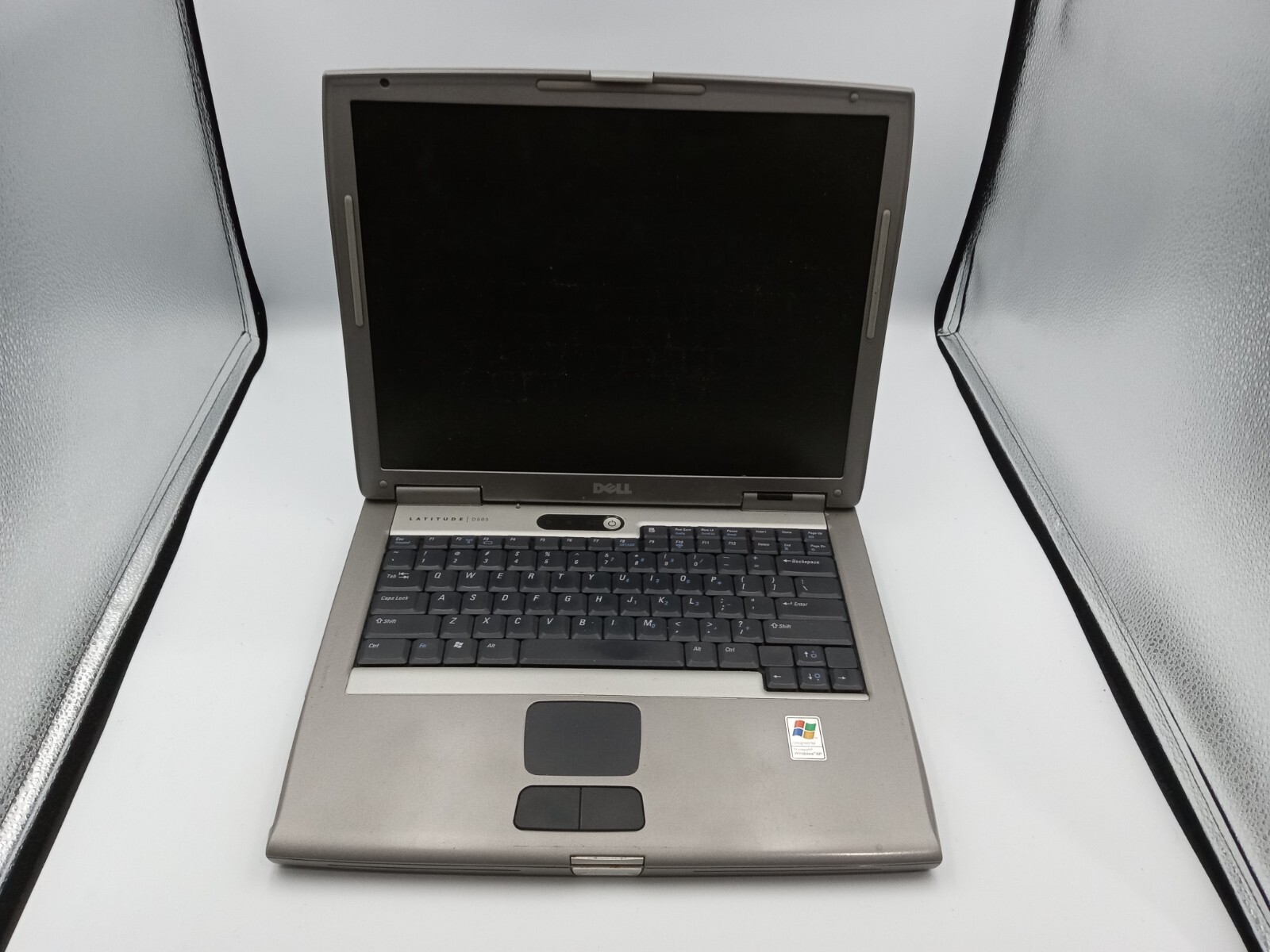 Dell Latitude D505 15″ Laptop Intel Pentium 1.5GHz 1GB RAM – BOOTS – READ -RR