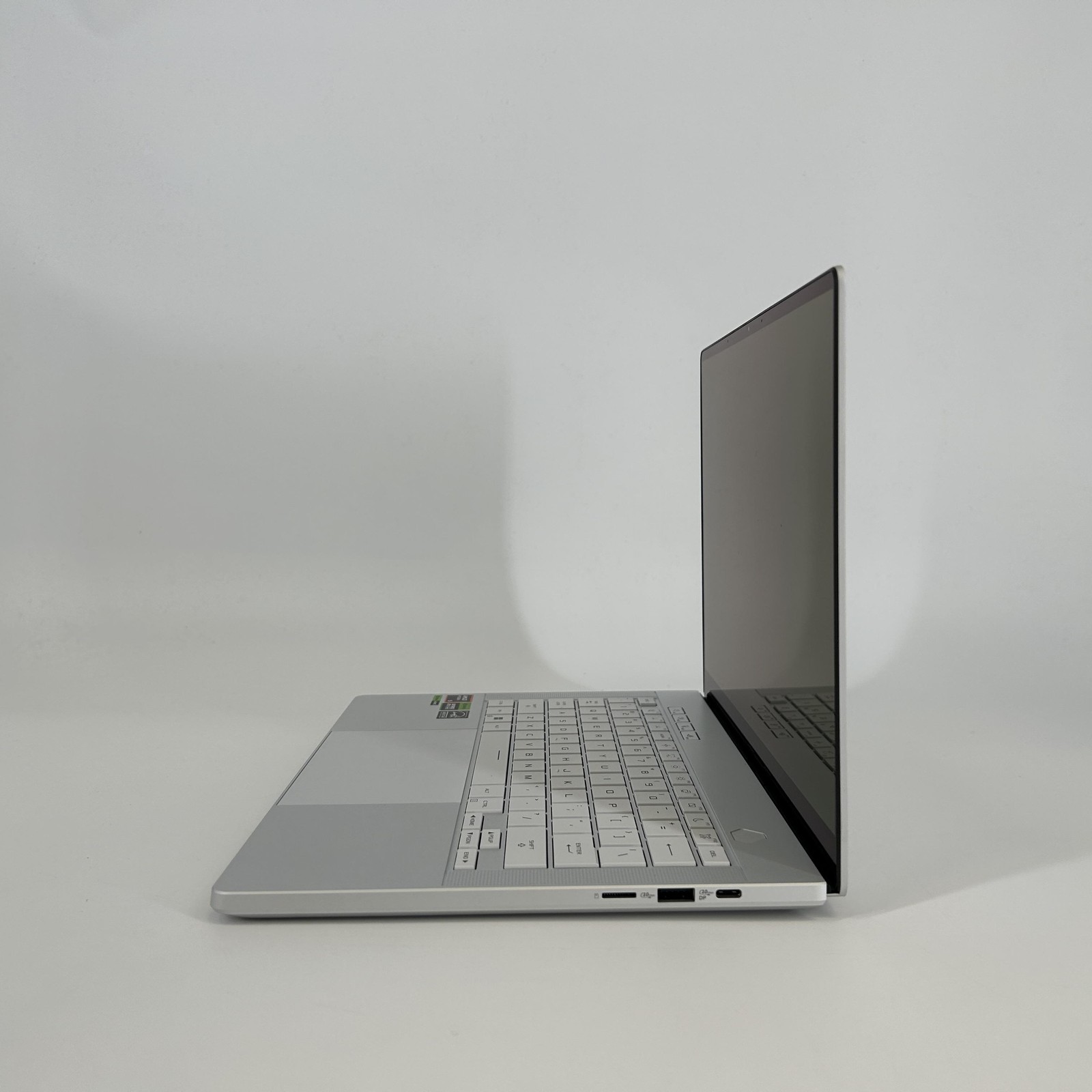 Asus ROG Zephyrus G14 GA403 120Hz QHD+ 4.0 GHz Ryzen 9 8945HS 32GB 1TB RTX 4070