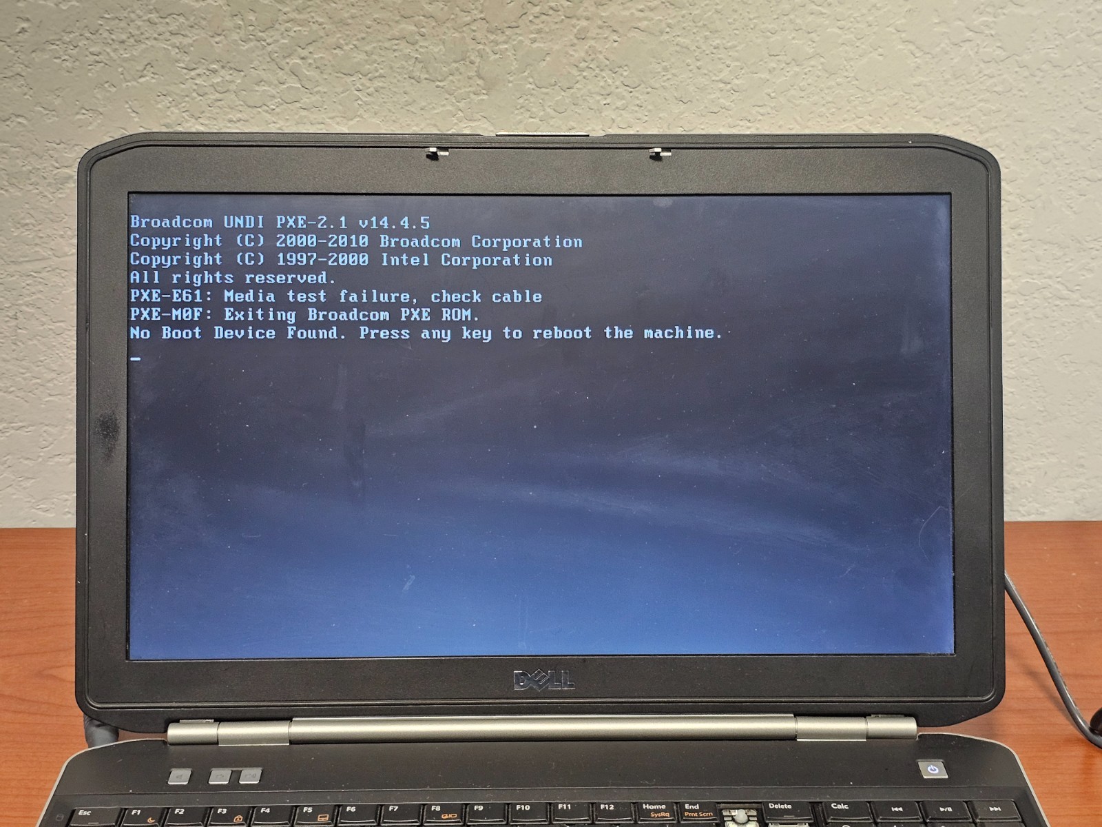 DELL Latitude E5520 Laptop (15.6″, i3-2350M, 2 GB/No SSD, No OS) – READ!