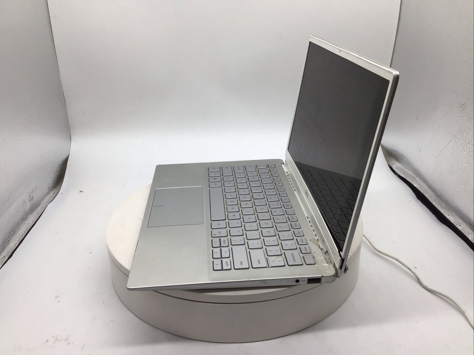 Dell Inspiron 5391 13.3″ Laptop 8GB RAM 256GB SSD Windows 11 Pro Used READ