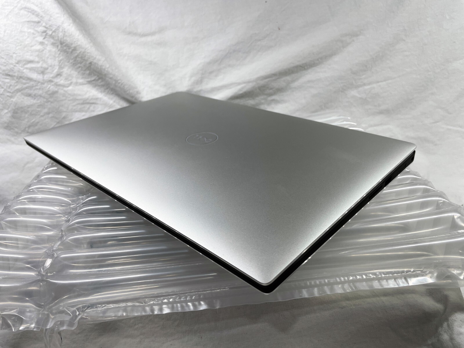 Dell XPS 15 7590 | i9-9980HK 2.4GHz | 4K OLED | 2TB | 32GB | Grade A