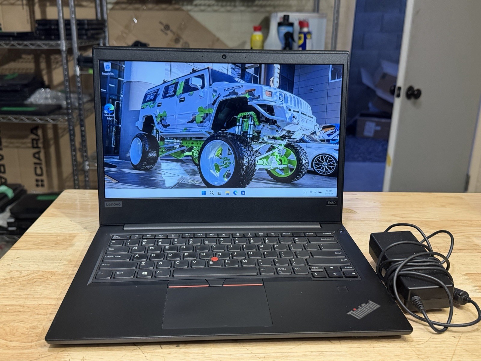 Lenovo ThinkPad E480 14″, i5-7200U 8 GB RAM, 256GB SSD Win 11 Pro.