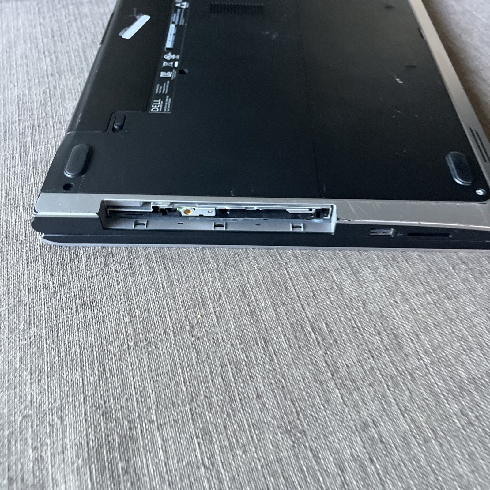 Dell P26e Laptop 17’ Intel(R) Corel(TM) i5-4210U CPU 1.70GHz 8.GB 1TB (READ)