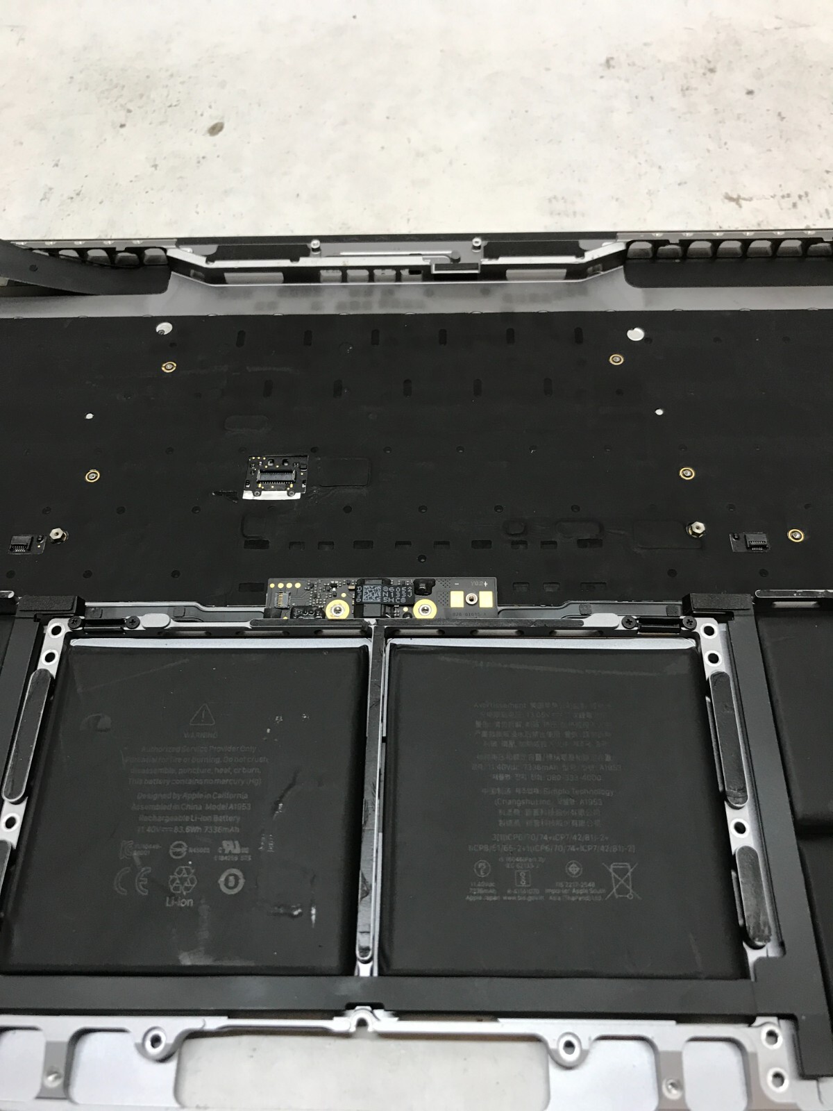 Apple MacBook Pro Touch/2018 A1990 Palmrest NO MOTHERBOARD For Parts/Repair- DW
