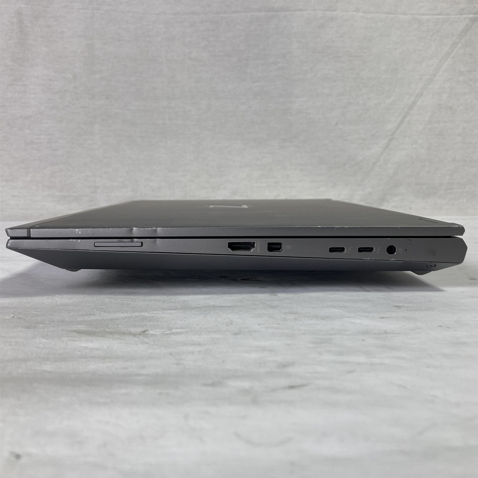 HP ZBook Fury 15 G8 15.6″ Core i9-11950H 2.6GHz – 32GB – 1TB NVMe SSD – Win 11