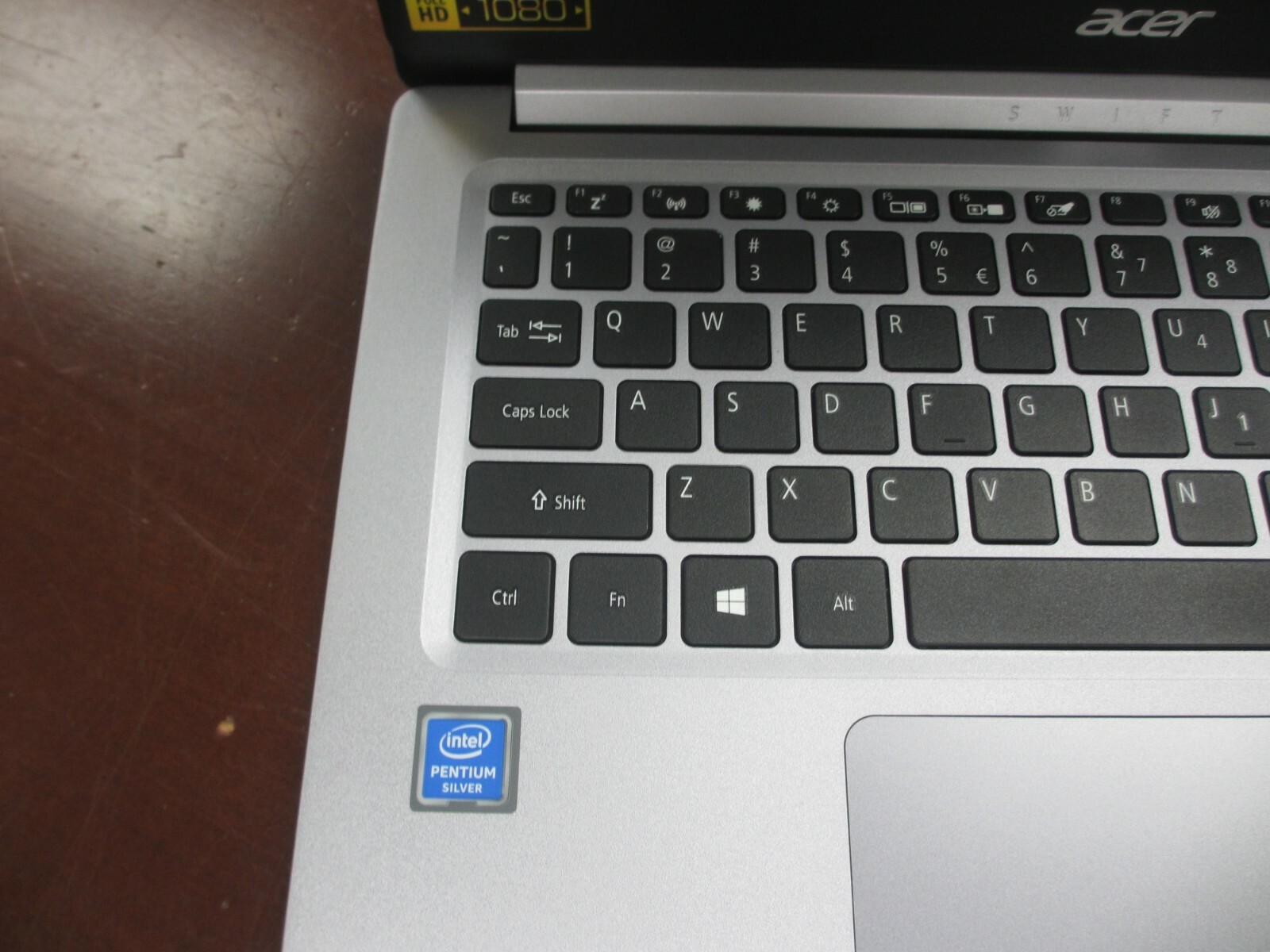 Acer Swift 1 14″ SF114-32 Intel Pentium 1.10Ghz 4GB 64GB Laptop *see pictures*