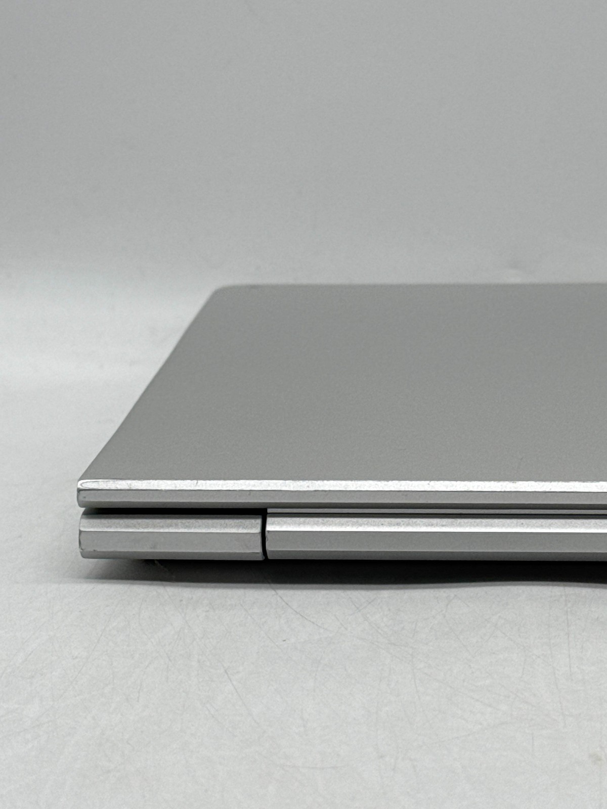HP EliteBook 640 G10 14.0″ FHD Touch Core i5-1335U 1.30GHz 256GB SSD 8GB RAM