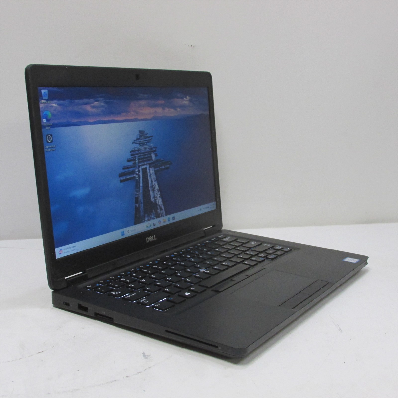 Dell Latitude 5490 i5-8350U 1.7GHz 8GB RAM 256GB m.2 14″ Windows 11 Pro COSM DMG