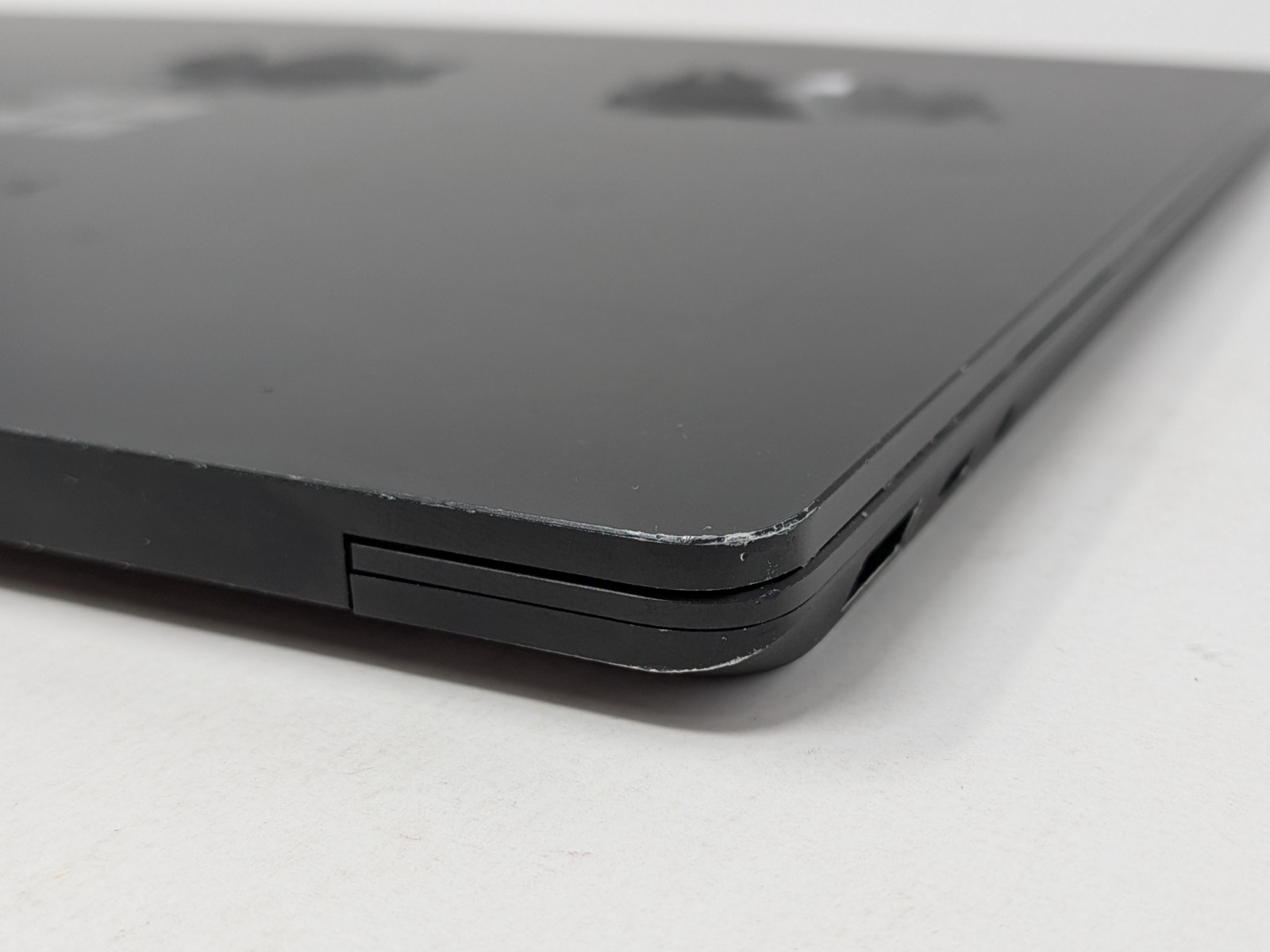 Microsoft Surface Laptop 3 13.5″ i5-1035G7 8GB RAM 256GB SSD Cracked Screen READ