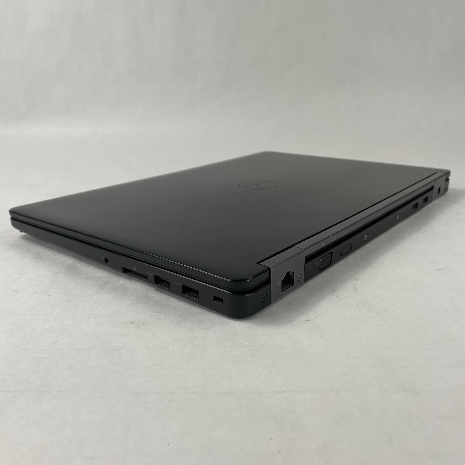 Dell Latitude E5570 15.6″ i3-6300U 2.40 GHz 8 GB RAM No SSD No OS No Battery