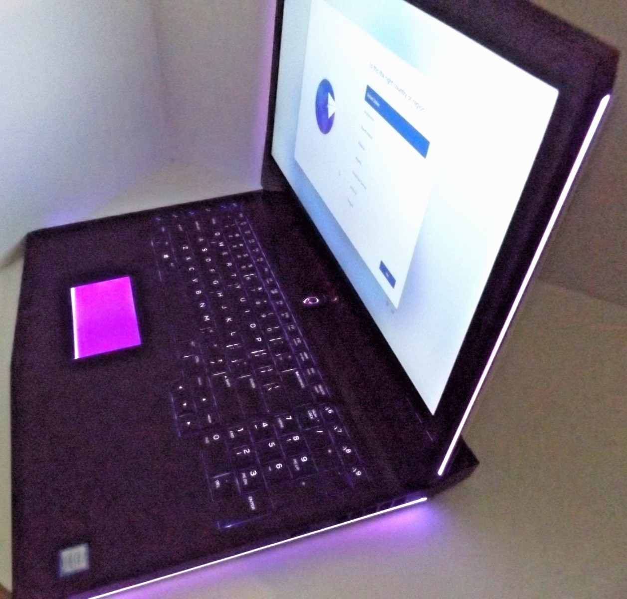 Dell Alienware 17 R4 i7-7700HQ GTX 1070 8GB Vram 16GB RAM 1.25TB SSD Grade A