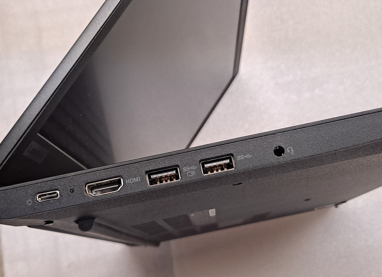 Lenovo ThinkPad E580 i5-7200 2.40GHZ 250gb SSD 8gb memory Webcam Win 11 Pro