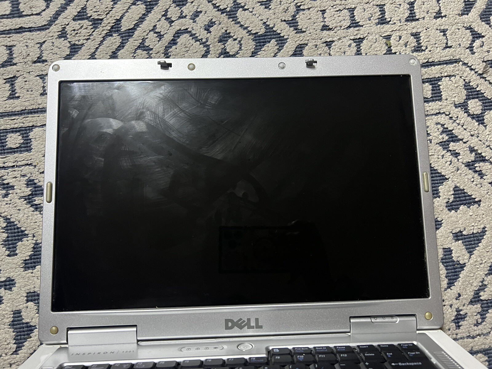 Vintage 2006 Dell Inspiron 1501 Model PP23LA Premium Silver Laptop.