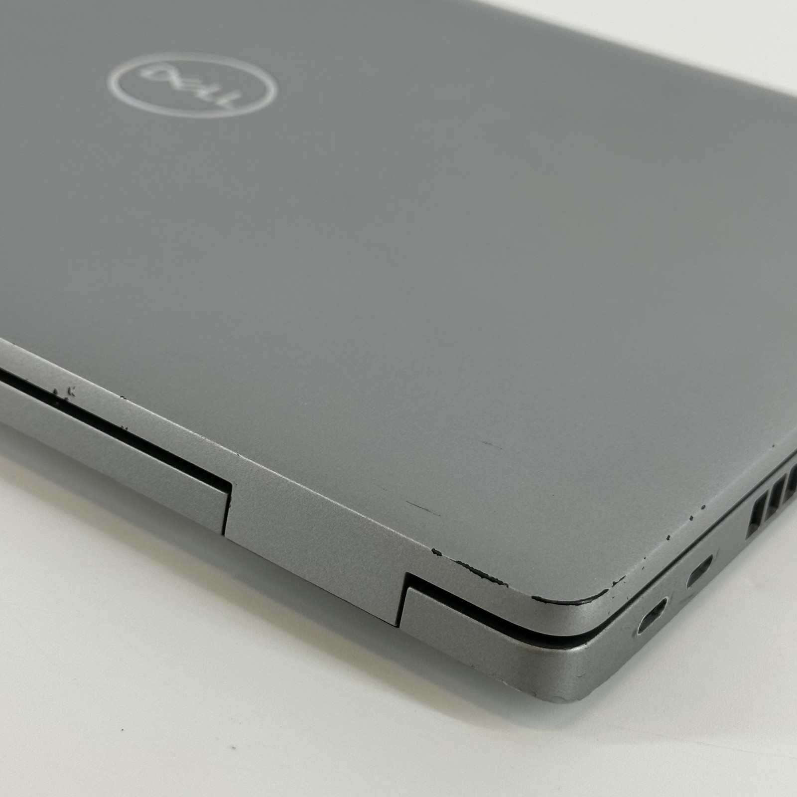 Dell Latitude 5520 15 Gray FHD i7-1185G7 3.00GHz 32GB RAM 512GB SSD DAMAGED LCD