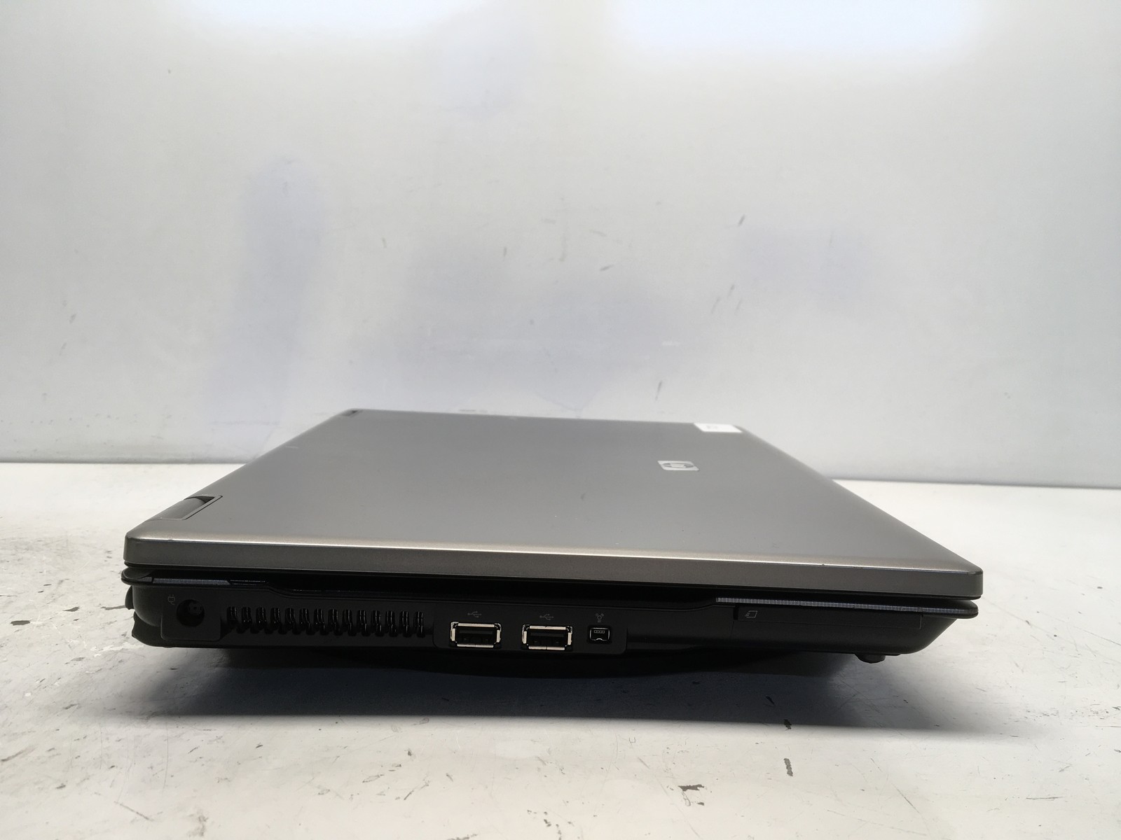 HP Compaq 6730B Intel Core 2 Duo P8400 2.26GHz 2 GB NO HDD No Batt