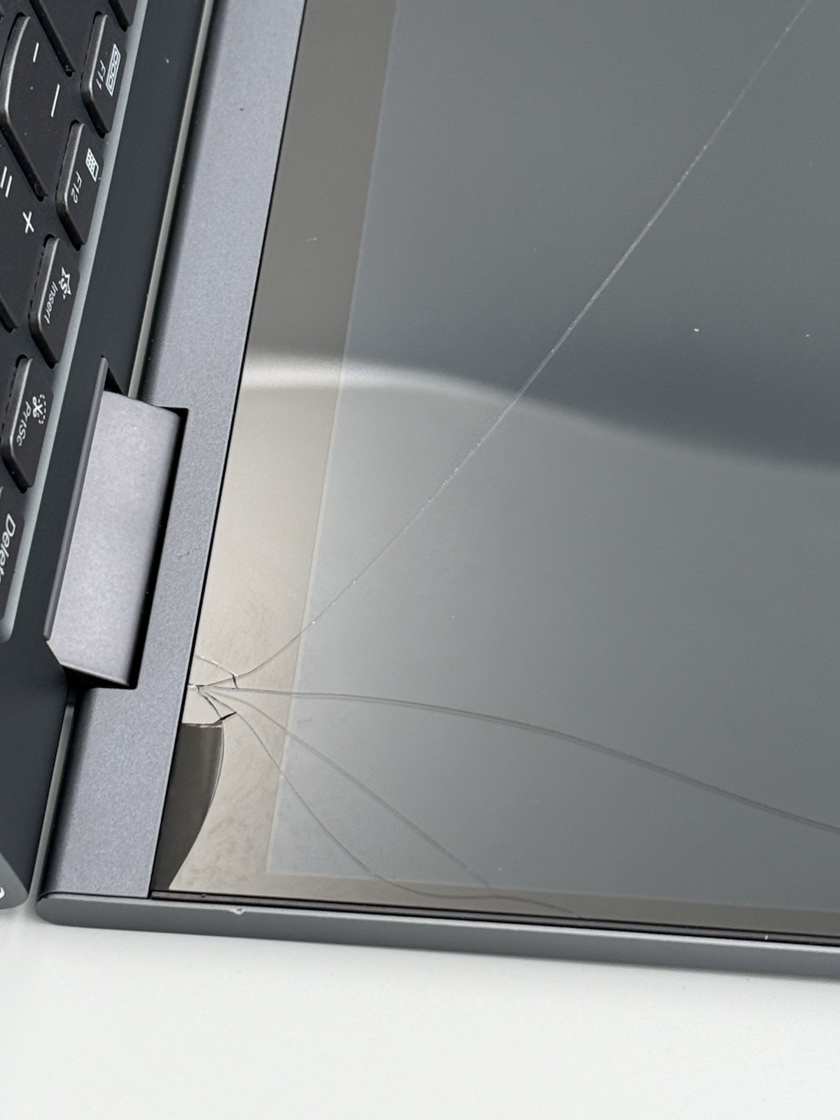 Lenovo Yoga 7 14ITL5 – 14” i5 11th Gen/8GB RAM/512GB SSD (SCREEN CRACK) – 37C