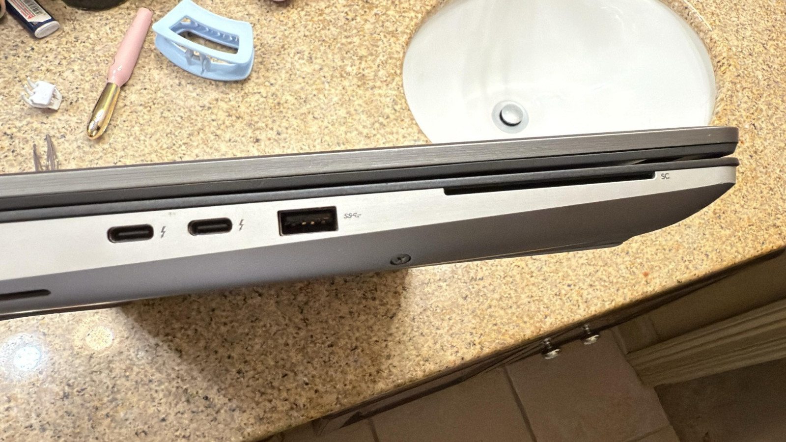 Dell Precision 7760 | Xeon W-11588M | 64GB ECC RAM | 1TB SSD | RTX A4000 | 17.3″