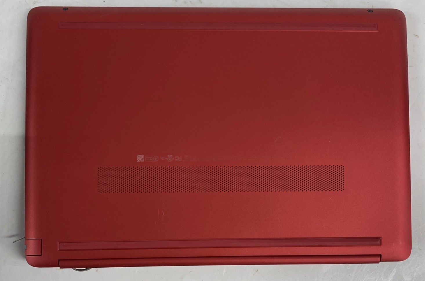 HP Laptop 15-DW1083WM 15.6″ Pentium Gold | Unknown RAM | SSD – Broken Hinge READ
