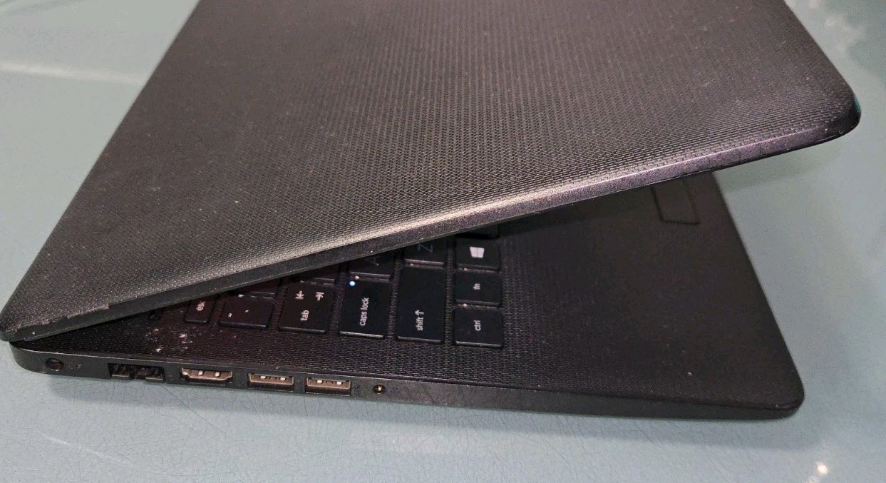 HP Laptop Model 15- db0011dx lightly used ex condition, 4gb Ram, 1tb Hdd READ!